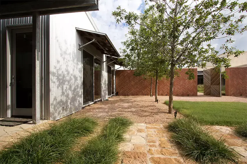 Albany Compound - Image 3 of 7