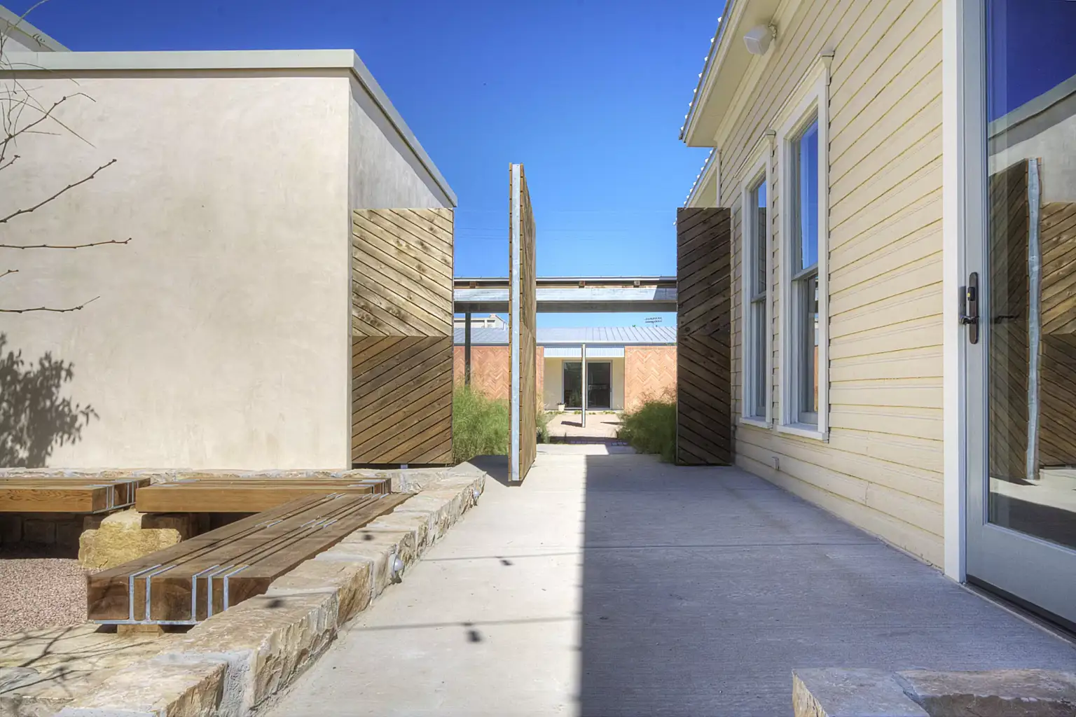 Albany Compound - Image 5 of 7