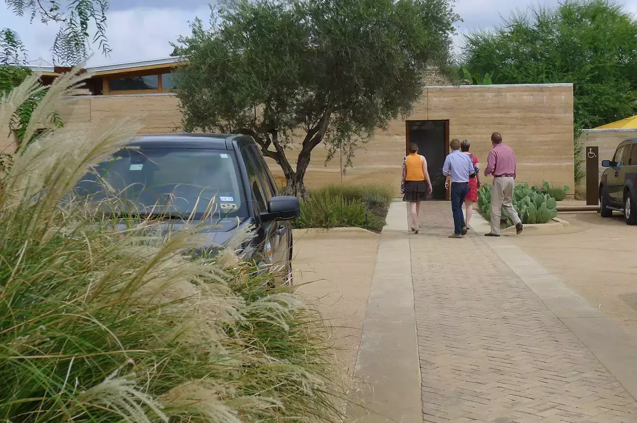 El Monumento - Image 8 of 8