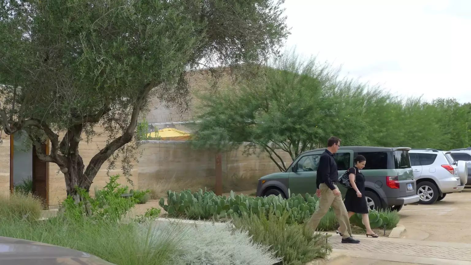 El Monumento - Image 2 of 8