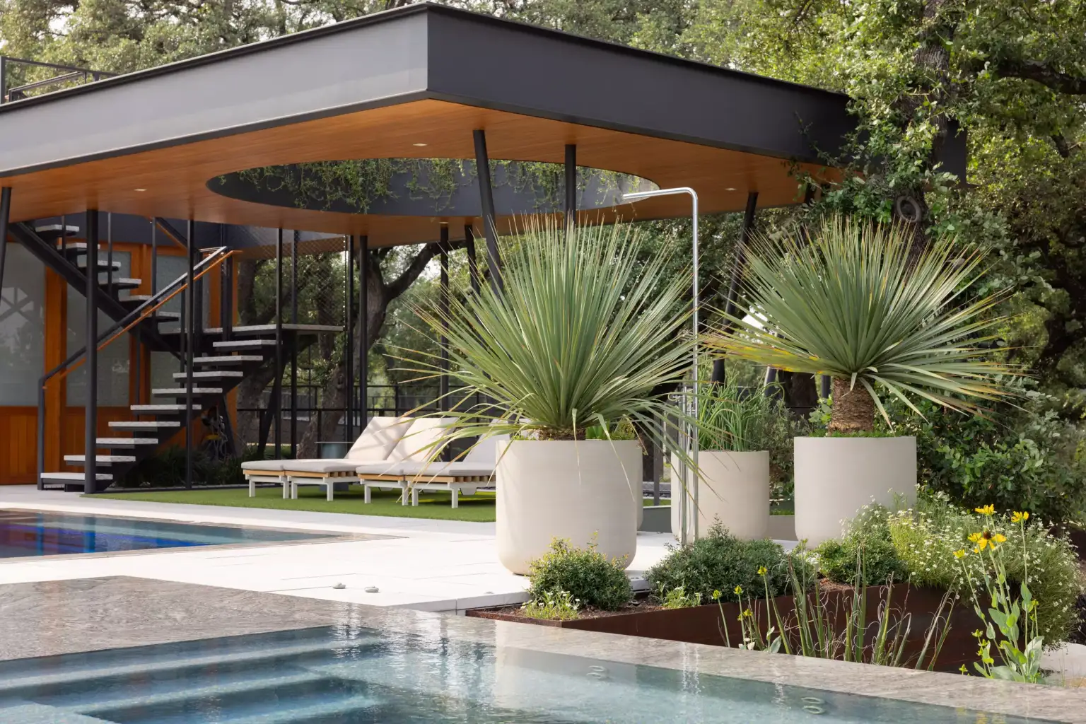Floating Box Residence - Image 2 of 7