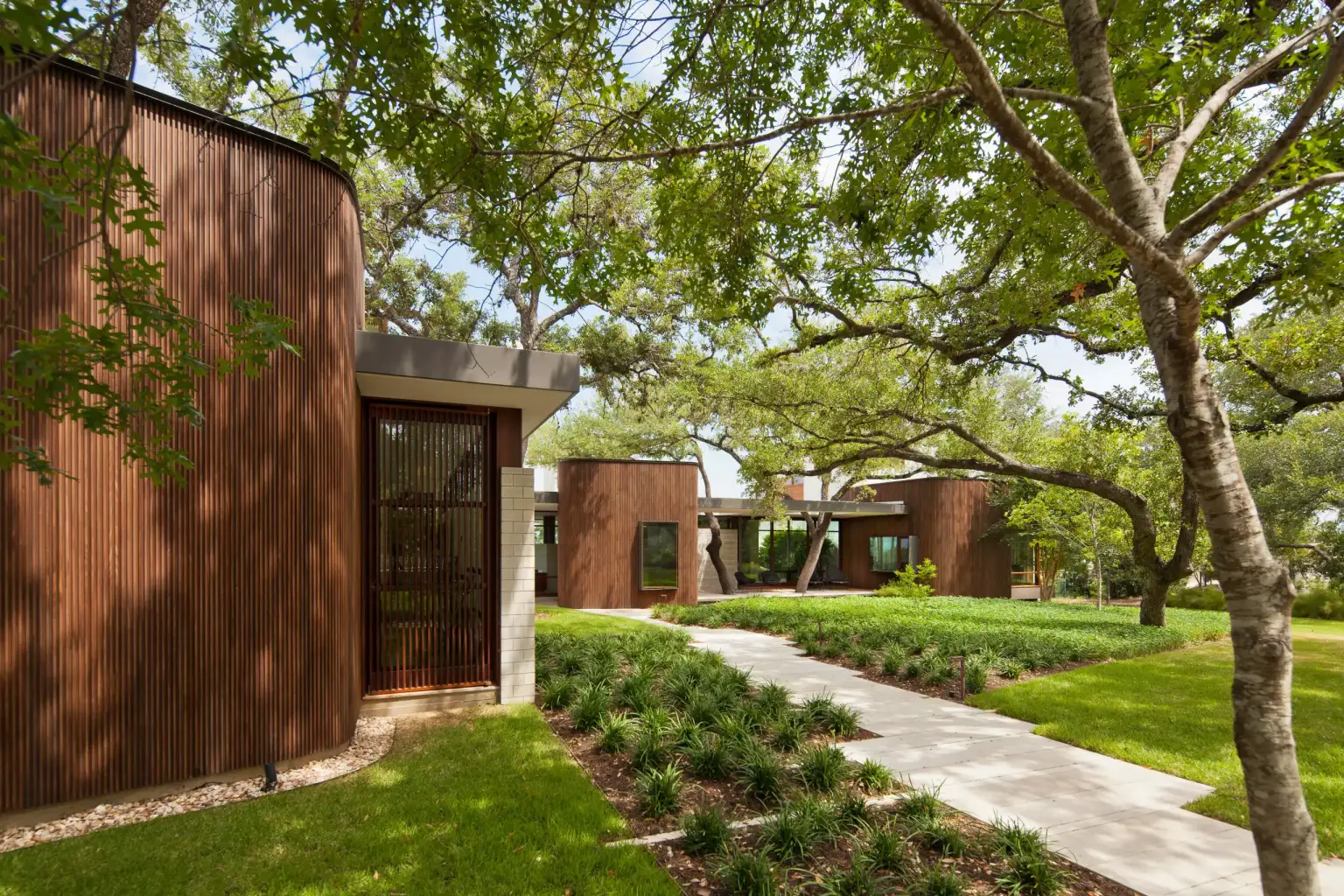 Lakeview Residence - Image 1 of 6