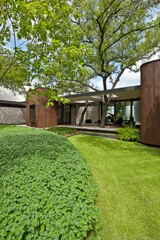 Lakeview Residence - Image 2 of 6